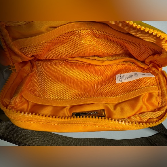 NWOT Lululemon Everywhere Belt Bag 1L Gold Spice/ Clementine Unisex - Picture 4 of 8